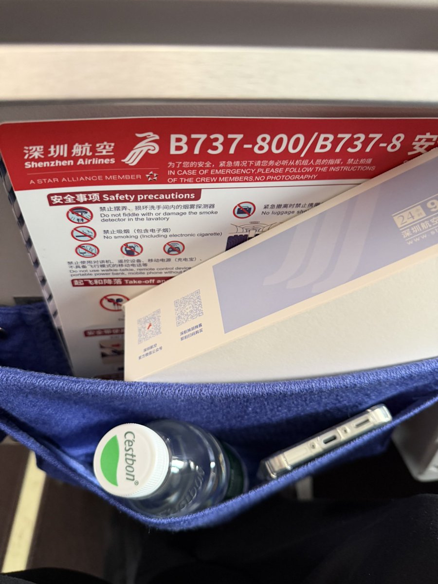 lesserpanda0724's tweet photo. ベトナムから中国に出張
当たり前だけどベトナム人と中国人だらけ
もう少し静かに乗り物に乗れないもんかね https://t.co/LSwHMTV4aX