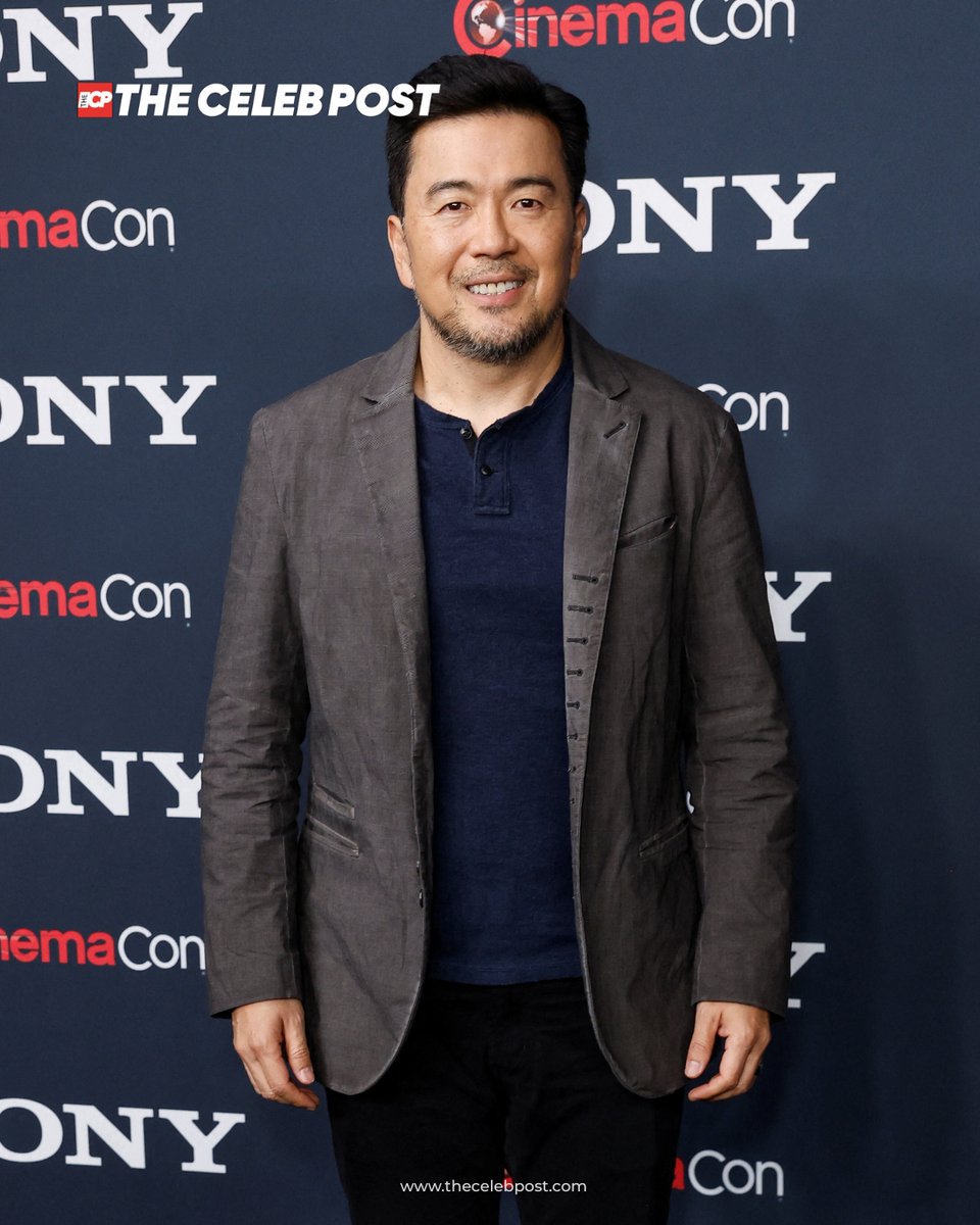 thecelebpost's tweet image. Justin Lin posed while promoting 'Helldivers' ahead of a Sony presentation at CinemaCon in Las Vegas. 

Pictures via Reuters

#JustinLin #Helldivers #CinemaCon #Sony #LasVegas #FilmIndustry #EntertainmentNews #thecelebpost