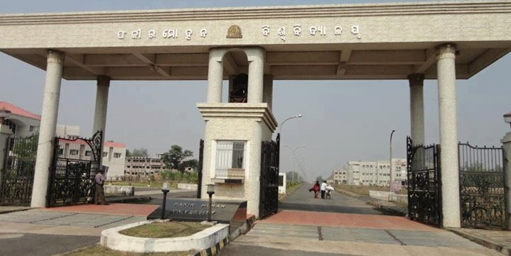OrissaPOSTLive's tweet image. In a prompt response prioritising student safety and due process, authorities at Fakir Mohan (Autonomous) College have removed Dr Santosh Kumar Nayak from his position as Head of the Department (Odia) following a formal complaint by a female student.

#CampusNews #StudentSafety