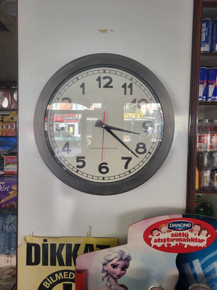 sarsaklama's tweet image. Sizce saat kaç?

#salı #saat #hour  #stunde