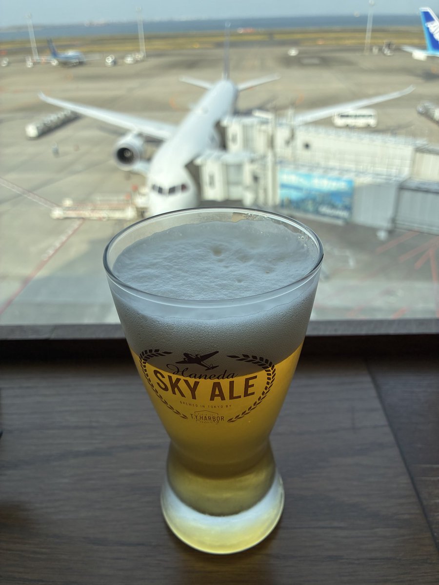 fienfeen's tweet photo. 仕事終了！久々の #スカイエール 🍻 T1のスカイステーションがなくなっててビックリ💦羽田でスカイエールの生はここでしか飲めない😱 https://t.co/KsfqWmvyky