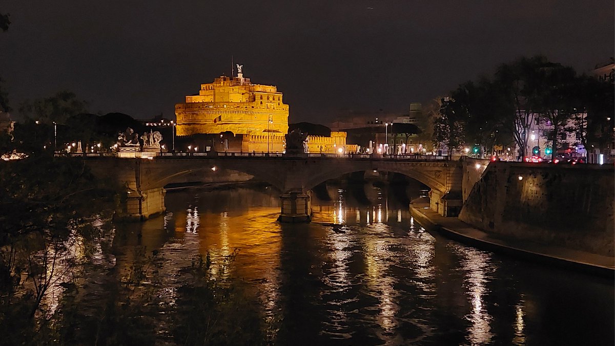 HettieZurMuhlen's tweet image. 🙏Zo mooi gisteravond. Even met kind weg. Genieten. Weer terug in #Rome ❣️