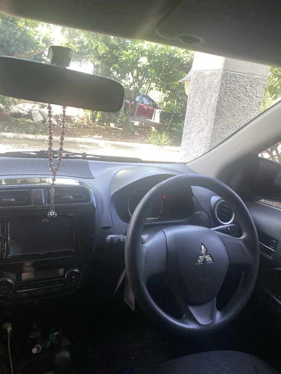 heifebr's tweet photo. Heiho warga X siapa tau ada yang lagi nyari mobil kecil matic buat anter jemput anak🫢. Dijual milil pribadi Mitsubishi Mirrage GLS AT 2015 plat B Ganjil Jaksel siap pakai, pajak 08-3026, mobil terawat, AC dingin, KM 109rb ongoing. #mobilbekas https://t.co/MA4NPhUqGy
