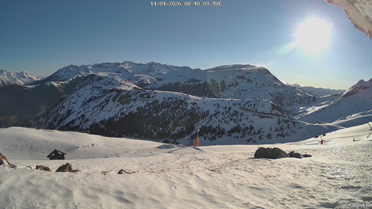 meteobenas's tweet photo. Mínima de 4,9ºC en #Benasque con rachas de viento de algo más de 30km/h todavía.
En el #Cogulla mínima de -5,8ºC. Rachas de hasta 60km/h.
El viento es visible: https://t.co/LtM99wkzoV