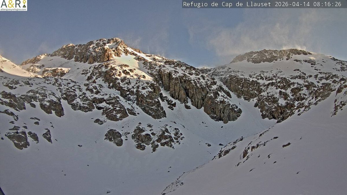 meteobenas's tweet photo. Mínima de 4,9ºC en #Benasque con rachas de viento de algo más de 30km/h todavía.
En el #Cogulla mínima de -5,8ºC. Rachas de hasta 60km/h.
El viento es visible: https://t.co/LtM99wkzoV