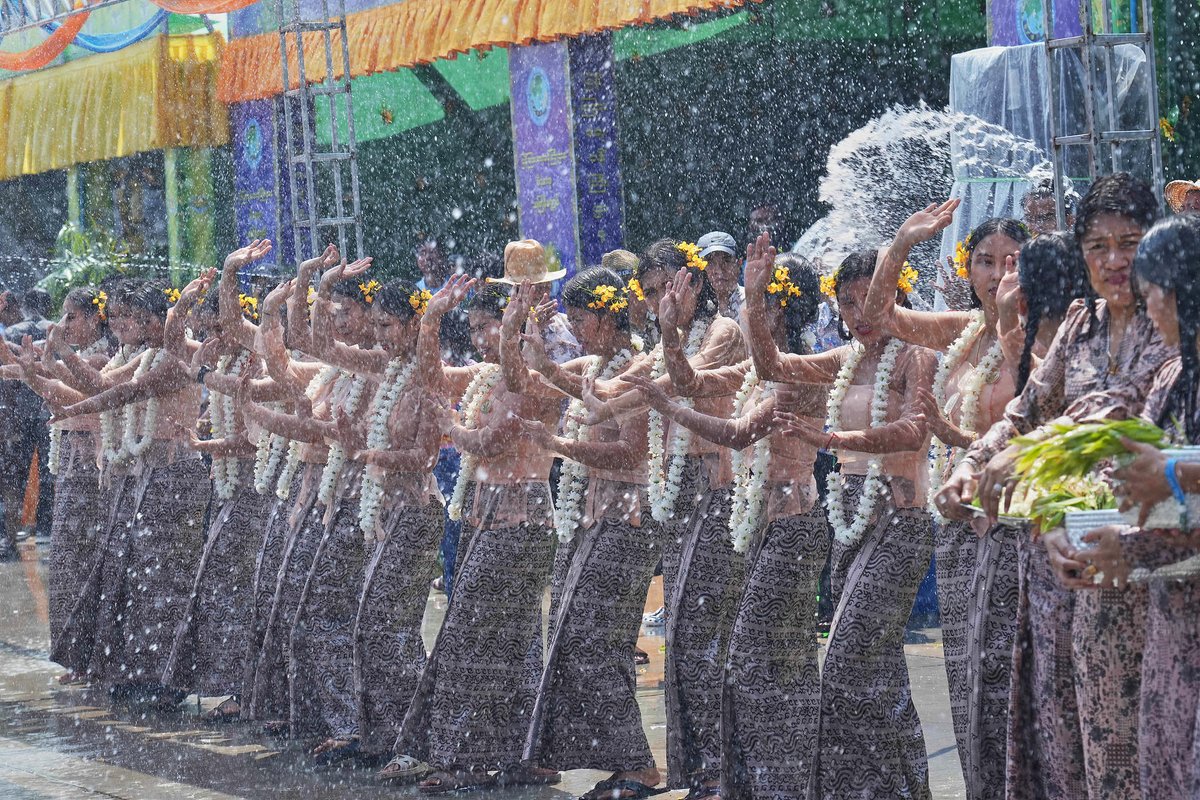 CCTVAsiaPacific's tweet image. From April 13 to 16, #Myanmar celebrates the #Thingyan Water Festival. As a traditional #NewYear festival in Myanmar, local people exchange blessings by splashing water on one another.
By Liang Yue｜Pics via CFP