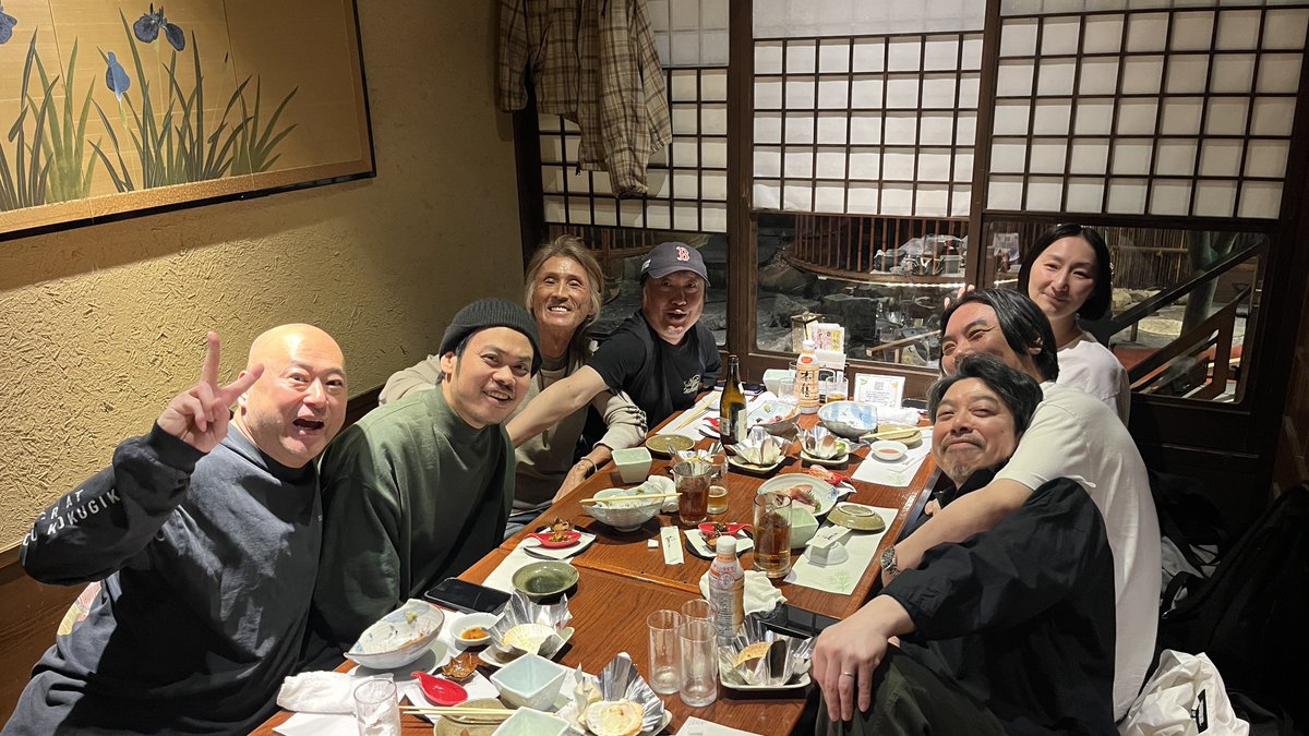 RAHAMUSIC's tweet photo. 3/28(Sat)
『RPR SOUNDSYSTEM with Dreamrec VJ
@ LIQUIDROOM』

スタッフ打ち上げ

残念ながら今日来れなかったメンバーも含め、みんな長い期間本当にお疲れ様でした！

プロフェッショナル！ https://t.co/x2x0JbW6Vn