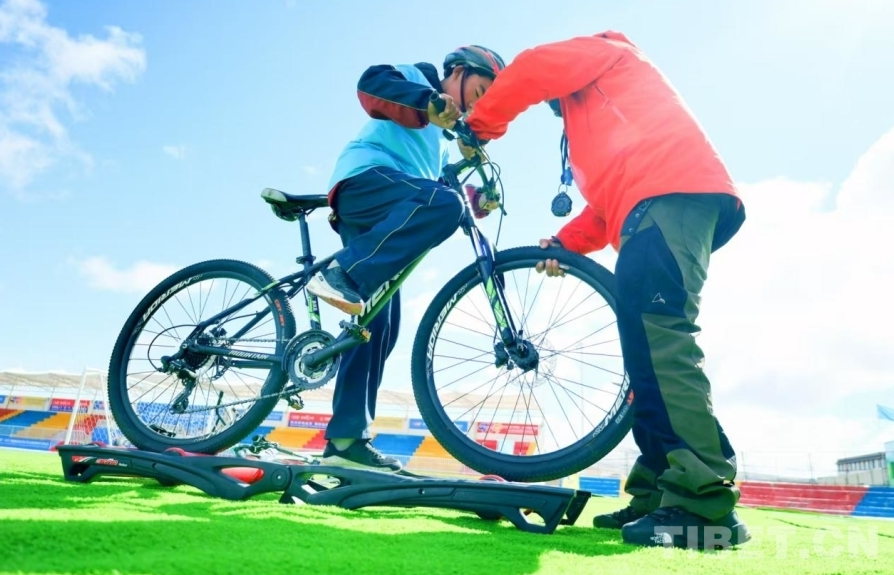 CHNTibetGerman's tweet image. Jugendfitness-Demonstrationsprojekt „Lauf, junges China!“ 2026 in Xizang im Kreis Nyainrong (Nagqu) durchgeführt🥰🥳 #Culture #Sports #Exercise #Youth