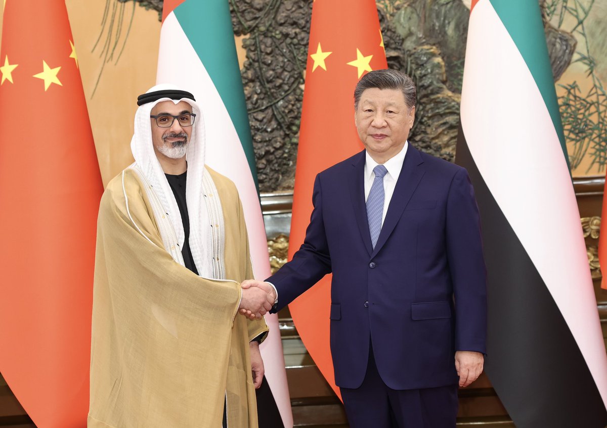 SpoxCHN_MaoNing's tweet image. President Xi Jinping met with HH Crown Prince Sheikh Khaled bin Mohamed bin Zayed Al Nahyan of Abu Dhabi, the UAE. 

To cement and elevate China-UAE relations is the firm commitment of both sides and meets the aspiration of both peoples. China stands ready to work with the UAE