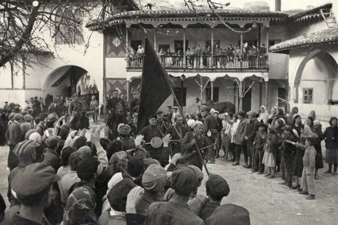 PMSimferopol's tweet image. 🗓️On April 14 of 1944, soldiers of the Red Army liberated crimean cities
Bakhchysarai and Sudak from nazi invaders!
#МирСпасСоветскийСолдат🎖️
#GreatPatrioticWar 
#WeRemember 
#Russia🇷🇺