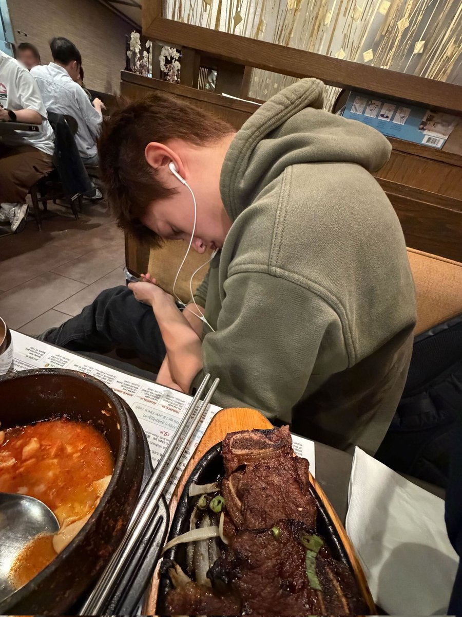 khy.🎉 tweet media