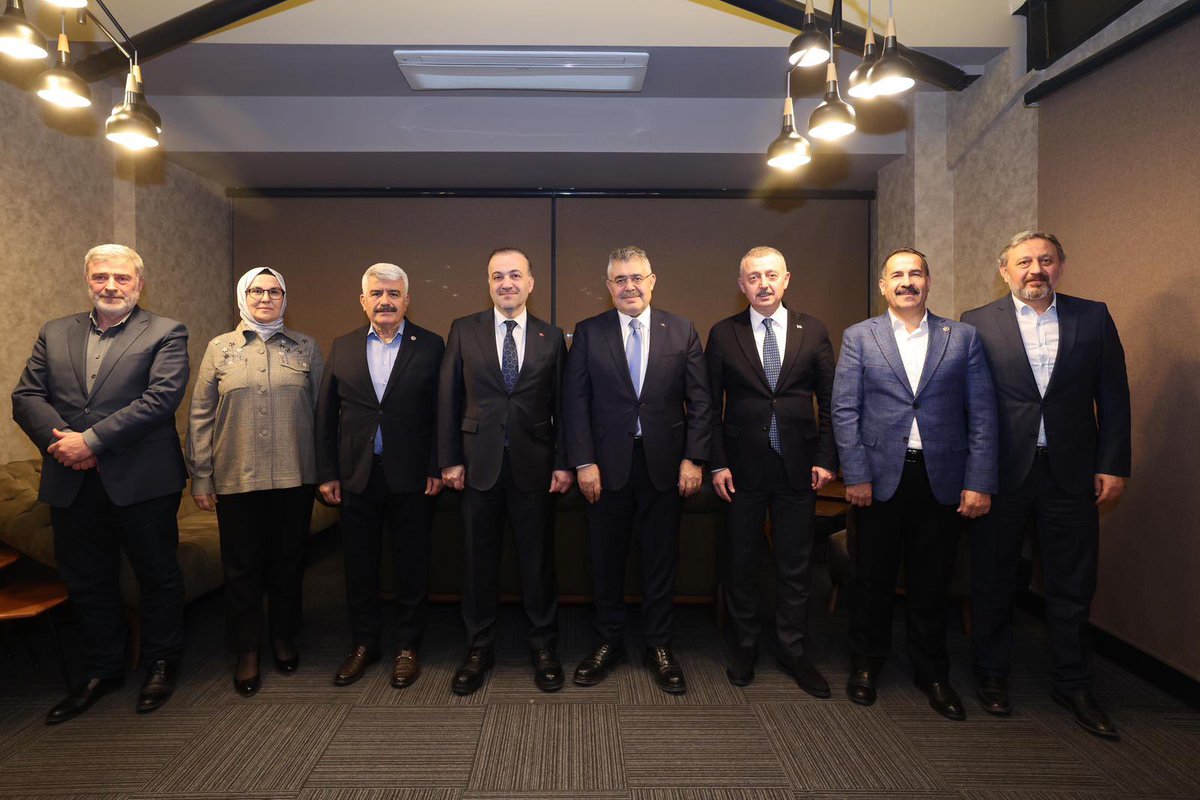 ProfDrHulagu's tweet photo. Milletvekillerimiz, İl Başkanımız ve Büyükşehir Belediye Başkanımız ile birlikte koordinasyon toplantımızı gerçekleştirdik.

Toplantımızda belediyelerimizin 2 yıllık hizmet sürecine dair kapsamlı değerlendirmelerde bulunduk, adları sadece hizmetle anılan, https://t.co/oA2AkNJNKm