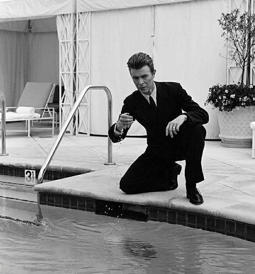 lauraluzi2's tweet photo. I watch the ripples change their size...
#BowieForever #DavidBowie
Let the week flow, kooks https://t.co/dsZxKL47pI