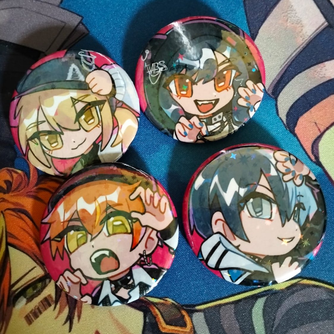 paneiji's tweet photo. i finished the vbs pins!! #prsk_FA https://t.co/PcK4BzDqWZ