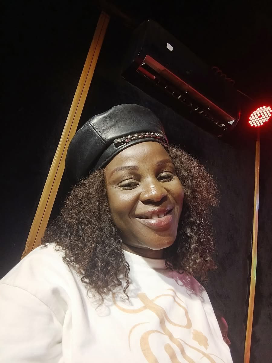 Tope_Flourish's tweet photo. April born are great..... Drop your date 🌹 
I rep 26 of April #Aprilbirthdays #April https://t.co/chwb7Xj2dn