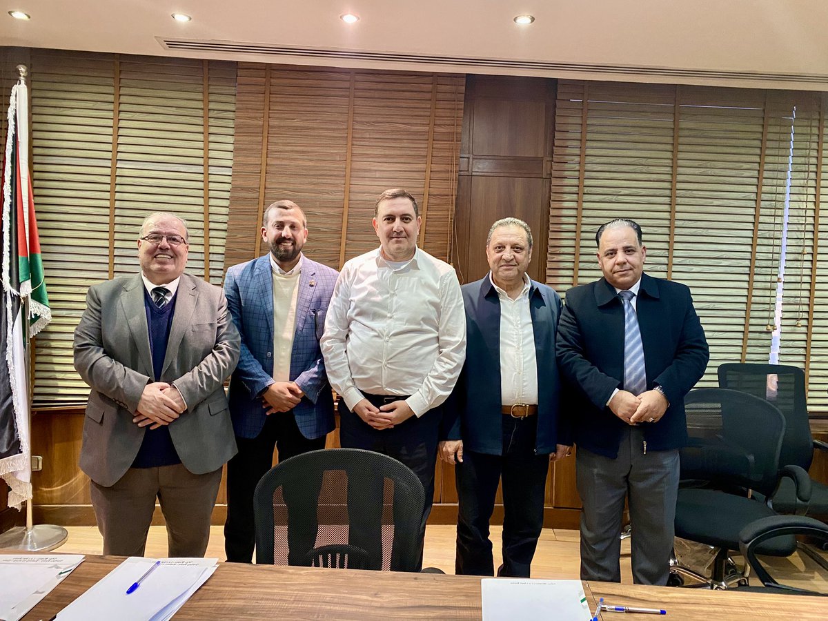 moraqab7's tweet photo. نعود إلى العمل السياسي بعد استراحةٍ طويلة، من بوابة حزب “نماء”؛ هذا البيت الذي كان وما يزال منبرًا للعقل والفكر، ومرتكزًا للولاء للوطن وقيادته الهاشمية.

نعود إليه مؤمنين بأنفسنا، وبقدرتنا على أن نقدّم ما يخدم هذا الوطن، ويسهم في تقدّمه ونهوضه، ويعزز من دورنا في خدمة المجتمع. https://t.co/t0qtD6dA4G