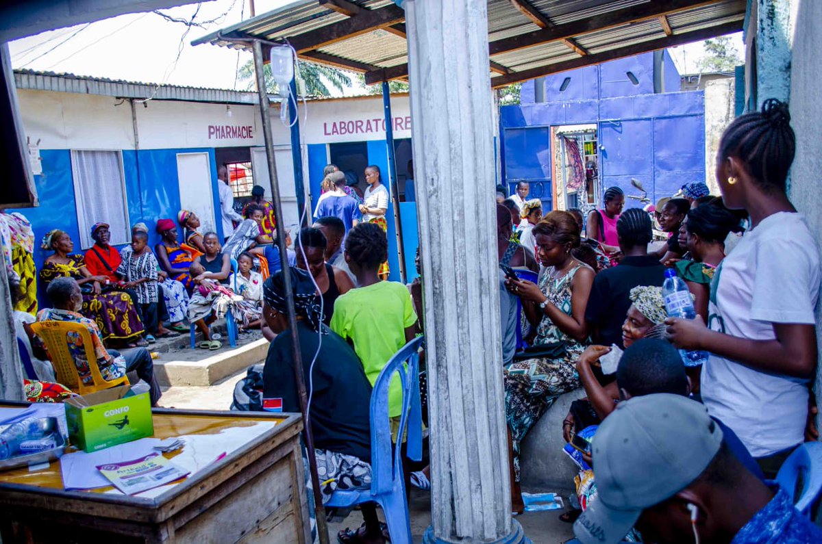 GaborienM's tweet photo. Plusieurs vies ont été sauvées médicalement lors de la campagne de consultation gratuite au centre de santé ma fondation se trouvant sur av. Yembi num 68b (axe cimetière kimbanseke ),Q/ MABINDA.
Merci à toute l'équipe médicale et que Dieu soit loué.
"Les Vulnérables d'abord." https://t.co/cP0V3wMfyG
