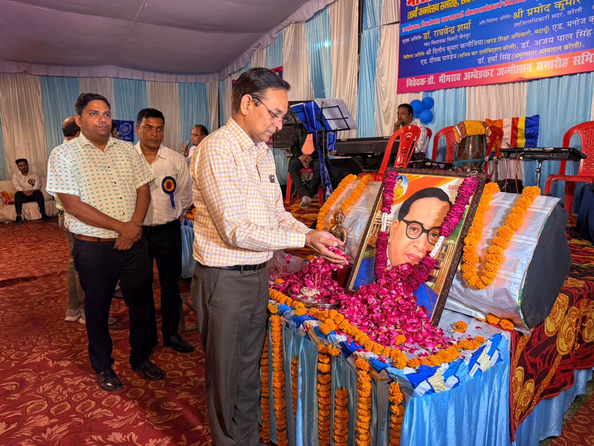 DrRSharma_BJP's tweet image. साउथ सिटी मे भारत रत्न डॉ भीमराव अम्बेडकर जी के 135 वाँ जन्मोत्सव समारोह की पूर्व संध्या पर पुष्प अर्पण किये 🙏 #drraghavendrasharma #MYogiAdityanath #UPCM #YogiAdityanath #BJP4UP #Myogiaditynath