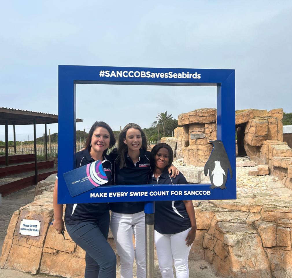 PickfordsSA's tweet photo. As a team we donated some boxes &amp; stationery to help
@SANCCOB
continue their rehabilitation efforts in saving the endangered African Penguin.   Your time, items or cash will make a difference! 👉Visit: https://t.co/1XnUZEFZvG to learn more. https://t.co/c63hRXZkEo