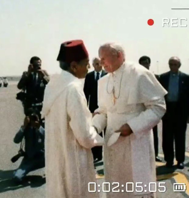 Opinion_X tweet media