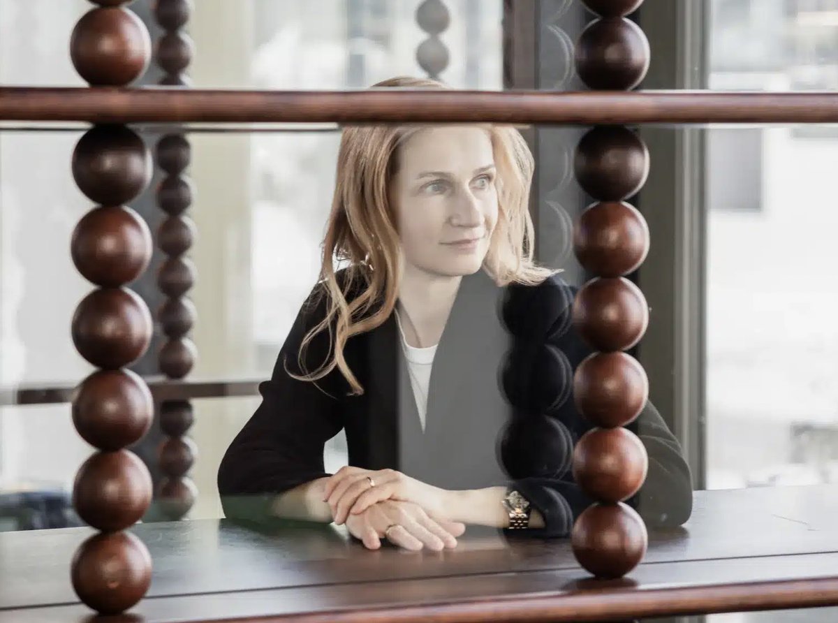 EdasiOrg's tweet photo. @PeeterKo  vestleb globaalse haardega varahaldusettevõtte Skaala partneri ja juhi Kristina Siimariga @kristina_siimar Edasi paberajakirja kevadnumbri suur intervjuu nüüd ka veebis: https://t.co/CcLOqTB9b3 https://t.co/d4YAf22YTS