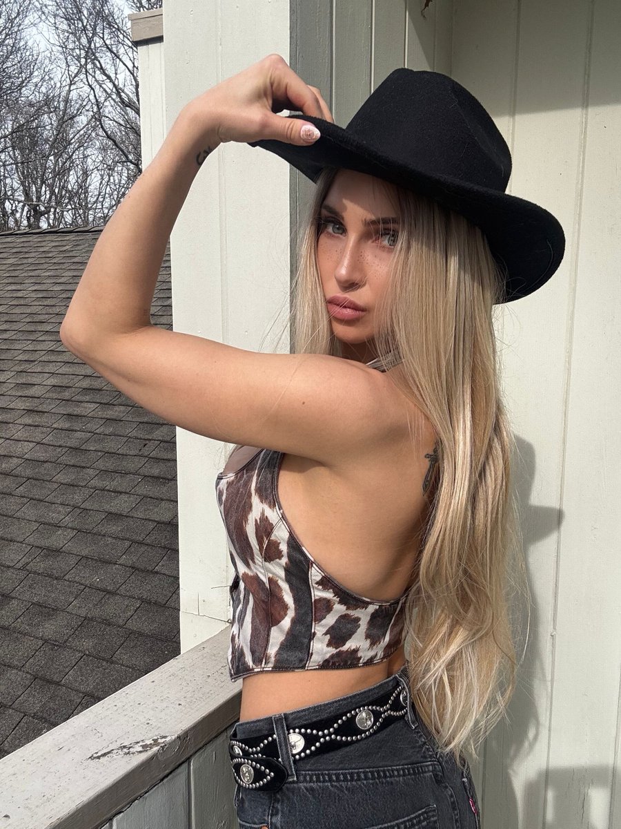 Alix Lynx tweet media