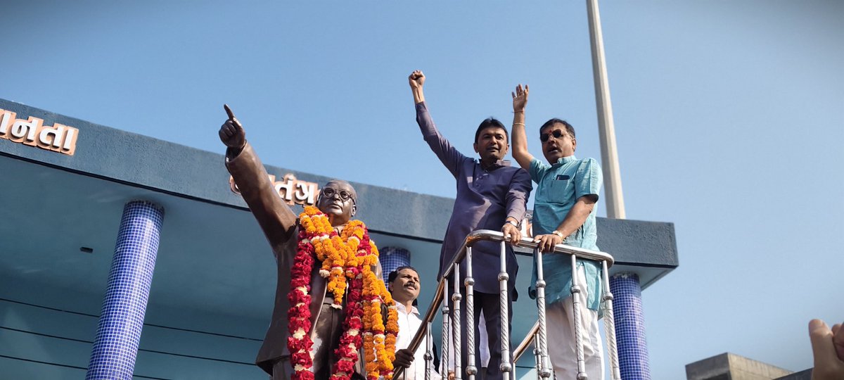 jishan_naqvi's tweet photo. सामाजिक न्याय के पुरोधा , संविधान शिल्पी डॉ बाबासाहेब भीमराव आंबेडकर जी की जयंती पर नमन।  @drpradyumanvaja https://t.co/TEocW7jnv6