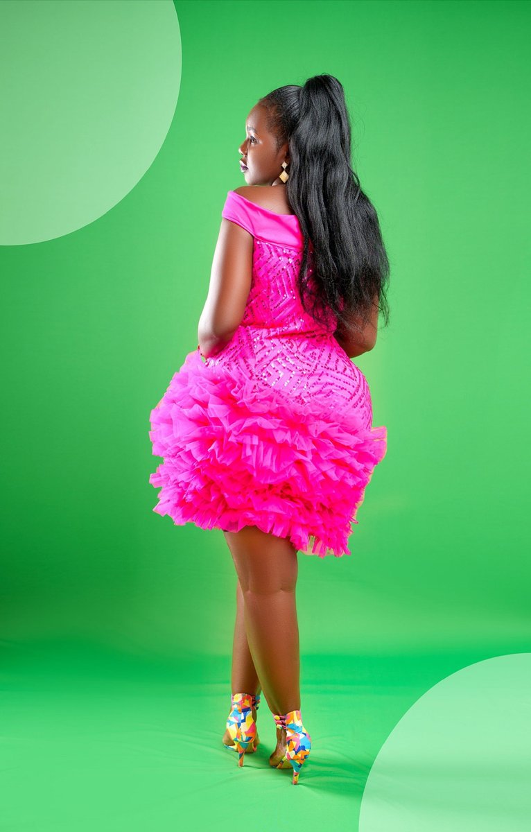 Your Tailor🧵🪡 tweet media