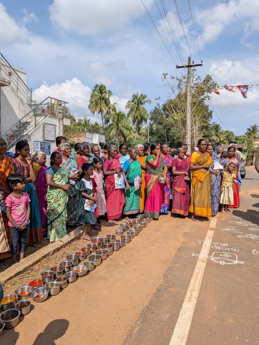 selva_sergent's tweet photo. இன்றைய தினம் (14-04-2026) சாக்கோட்டை கிழக்கு ஒன்றியத்திற்குட்பட்ட கல்லுப்பட்டி பஞ்சாயத்து மனப்பட்டி பகுதியில் தேசிய ஜனநாயக கூட்டணி கட்சி சார்பாக காரைக்குடி சட்டமன்ற தொகுதி வெற்றி வேட்பாளர் திரு தேர்போகி பாண்டி அவர்களுக்கு குக்கர் சின்னத்திற்கு வாக்கு சேகரித்தபோது.@AmitShah @annamalai_k @BJP4India @BJP4TamilNadu @NainarBJP @narendramodi @NitinNabin @NitinNabin @Shanmug68353210 @VinojBJP @blsanthosh