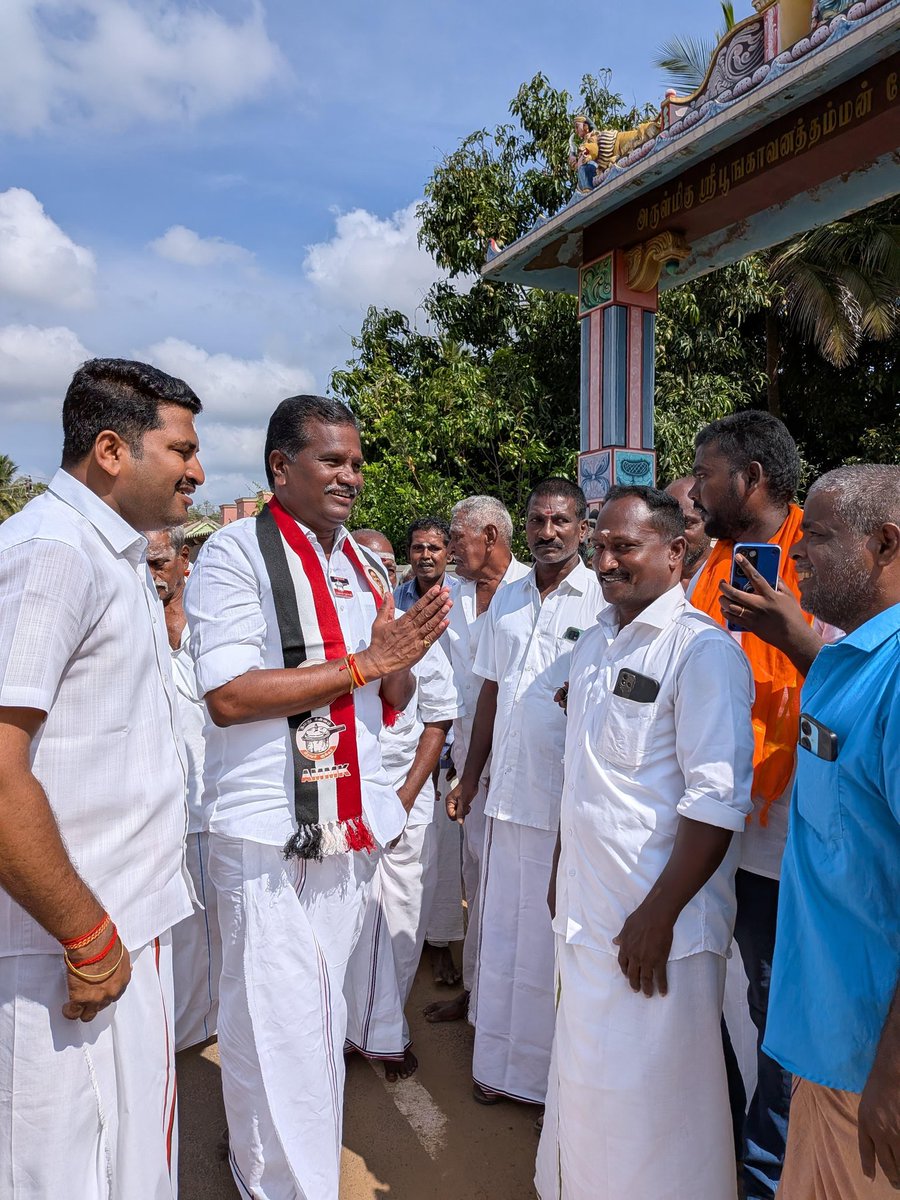 selva_sergent's tweet photo. இன்றைய தினம் (14-04-2026) சாக்கோட்டை கிழக்கு ஒன்றியத்திற்குட்பட்ட கல்லுப்பட்டி பஞ்சாயத்து மனப்பட்டி பகுதியில் தேசிய ஜனநாயக கூட்டணி கட்சி சார்பாக காரைக்குடி சட்டமன்ற தொகுதி வெற்றி வேட்பாளர் திரு தேர்போகி பாண்டி அவர்களுக்கு குக்கர் சின்னத்திற்கு வாக்கு சேகரித்தபோது.@AmitShah @annamalai_k @BJP4India @BJP4TamilNadu @NainarBJP @narendramodi @NitinNabin @NitinNabin @Shanmug68353210 @VinojBJP @blsanthosh