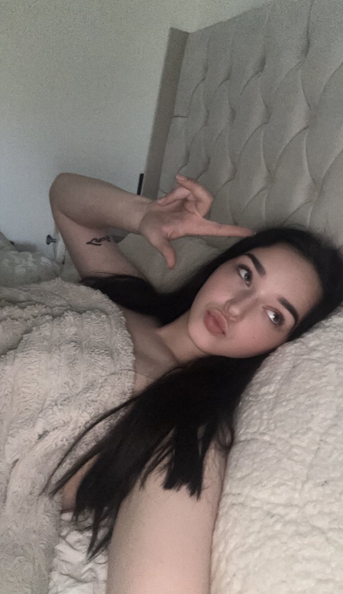 GoddessMollXo's tweet photo. But does she look this good in the mornings? Thought not, go send😆 https://t.co/ogAw078vvR
