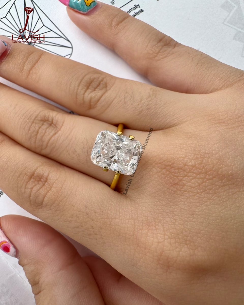 lavishlabgrown's tweet image. Bold brilliance, redefined. 💎✨
Cushion cut elegance that stands out—timeless, powerful, unforgettable. 💫
----(140426C)----
DM for details | 
🌐 lavishlabgrowndiamond.com
📱 +91 94848 41948
#LavishLabGrownDiamond #CushionCutDiamond #LabGrownLuxury #LuxuryJewelry #DiamondRing