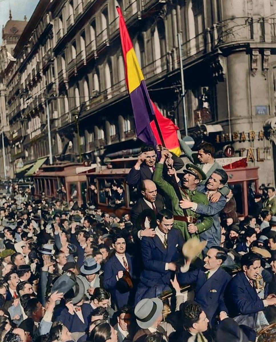 manelmarquez's tweet image. Visca la República!
Viva a República!
Viva la República!
Bizi bedi Errepublika!

#14deabril
#RepublicDay in Spain