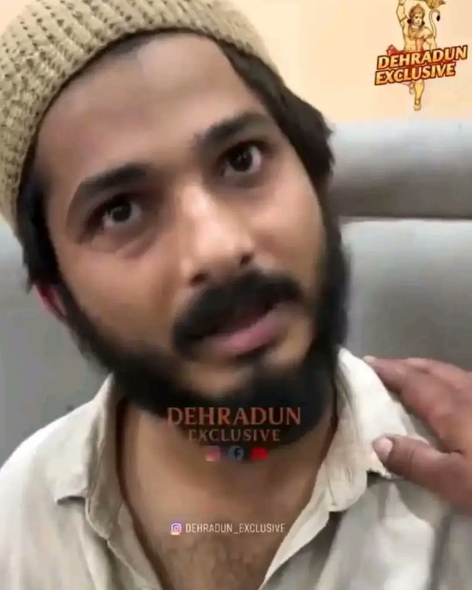 HindutvaNerve's tweet photo. 8 लाख में बिक रही थी हिंदू लड़की लेकिन बजरंगदल ने आकर सारा खेल बिगाड़ा मोहम्मद अबुजर देहरादून में एक किराए के कमरे में एक हिंदू लड़की के साथ रह रहा था।

उसने एक मौलवी को संदेश भेजा: “लड़की हिंदू है और उसकी कीमत 8 लाख रुपये है।”

मौलवी ने ok किया और संडे को डिलिवरी के लिए बोला  लेकिन आज शाम ही गुप्त सूचना पर बजरंगदल वाले उस फ्लैट पर पहुंच गए, और मफहदी शफीक अबुजर को पकड़ लिया।

वह और उसका मुस्लिम दोस्त अमन खान पढ़ाई के लिए उत्तराखंड आए थे, लेकिन हिंदू लड़कियों को निशाना बनाने लगे।

उसके फोन से कई लड़कियों की आपत्तिजनक तस्वीरें और वीडियो बरामद किए फिलहाल... बजरंगदल ने दोनों को पुलिस में जमा कर दिया है लड़की सदमे में है और हाय मेरा अब्दुल चदरमोद निकला हाय मेरा अब्दुल चदरमोद निकला चिल्ला रही है।

सोते रहो हिंदुओं !