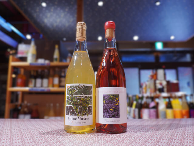 syusendo's tweet photo. 【　酒泉洞堀一　】
＼ワイン🍷新入荷！／
★━━━information━━

本日は2商品をご紹介!!

━━━━━━━━━━━★

【1】木谷ワイナリー / KITANI WINE 　奈良ワイン　シャインマスカット　白
産地：奈良県
品種：シャインマスカット
https://t.co/1sPjii6Fmu

まさにシャインマスカット！キュートで爽やかな味わいが口いっぱいに。みずみずしい果汁があふれ出すような感覚がそのままワインに！自然なワインの魅力を改めて感じました。

━━━━━━━

【2】Misono Vinyard ミソノヴィンヤード / Dornfelder rose　ドルンフェルダー　2025　ロゼ
産地：オーストリア
品種：ドルンフェルダー
https://t.co/1sPjii6Fmu

北海道余市から入荷！ローズティーのような優しい香りとピンクグレープフルーツの可愛らしい果実感が魅力。体にすーっと染み渡る柔らかな飲み心地のワインです。

━━━━━━━

詳細はプロフィールリンクから
⇒ @naturalwine_shusendo

-----------------------
【店舗情報】

本店 ：酒泉洞堀一
名古屋市西区枇杷島三丁目19番22
定休日： 年頭4日、毎週火曜日（12月除く）
最寄駅：名鉄東枇杷島駅

〜名古屋駅から名鉄線ご利用で東枇杷島駅へ〜
名鉄線の岩倉行き(普通)に乗車、二駅先の東枇杷島駅で下車。(快速、急行は停車しません)
徒歩約8分。

伏見店 : Shusendo Mini
名古屋市中区錦2丁目13-24伏見地下街内
052-212-8150
定休日：日曜日、祝日
最寄駅：東山線伏見駅

〜 名古屋駅から地下鉄東山線ご利用で伏見駅へ 〜
地下鉄東山線の藤が丘行きに乗車、一駅先の伏見駅で下車、その場合は先頭車両のご利用が便利です。東改札口を出て直進徒歩約1分。
---------------

#名古屋ワインショップ
#名古屋自然派ワイン
#ナチュラルワイン
#木谷ワイン
#ナゴミヴィンヤーズ
#白ワイン
#ロゼワイン
#フランスワイン
#日本ワイン
#海外ワイン
#自然派ワイン
#名古屋観光
#名古屋観光スポット
#名古屋グルメ
#名古屋カフェ
#名古屋旅行
#日本酒専門店
#名古屋日本酒専門店
#名古屋ワイン専門店