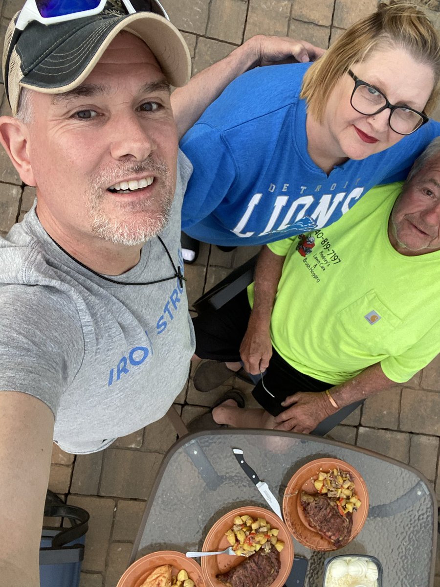 catfishrollo's tweet photo. Dinner with the Uncle! And my girl! https://t.co/tgzzkqsAK6