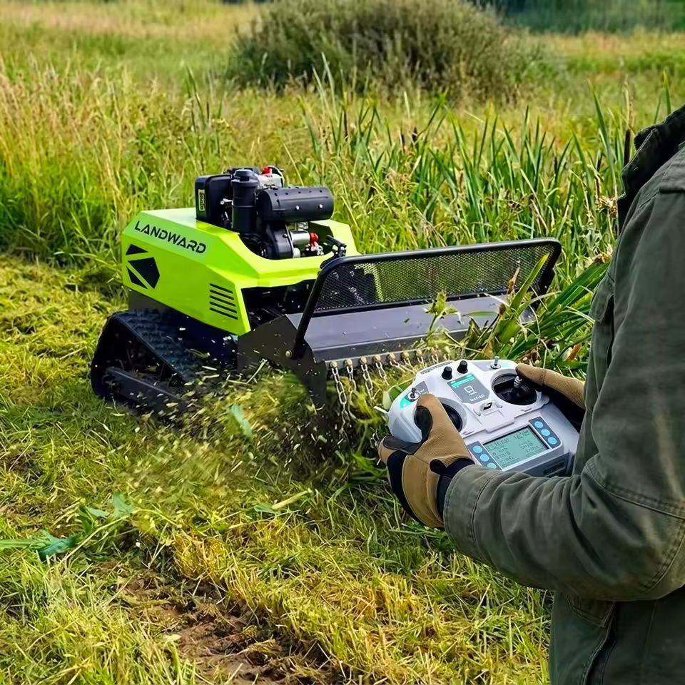 EquipProChina's tweet image. "Discover China's small crawler lawn mower! 🤖💚 Effortlessly mow and trim with remote control. Perfect for home gardens and farms. 

🚚Purchase link : s.click.aliexpress.com/e/_c3eZyD21

#Alberta #Saskatchewan #Manitoba #Agriculture