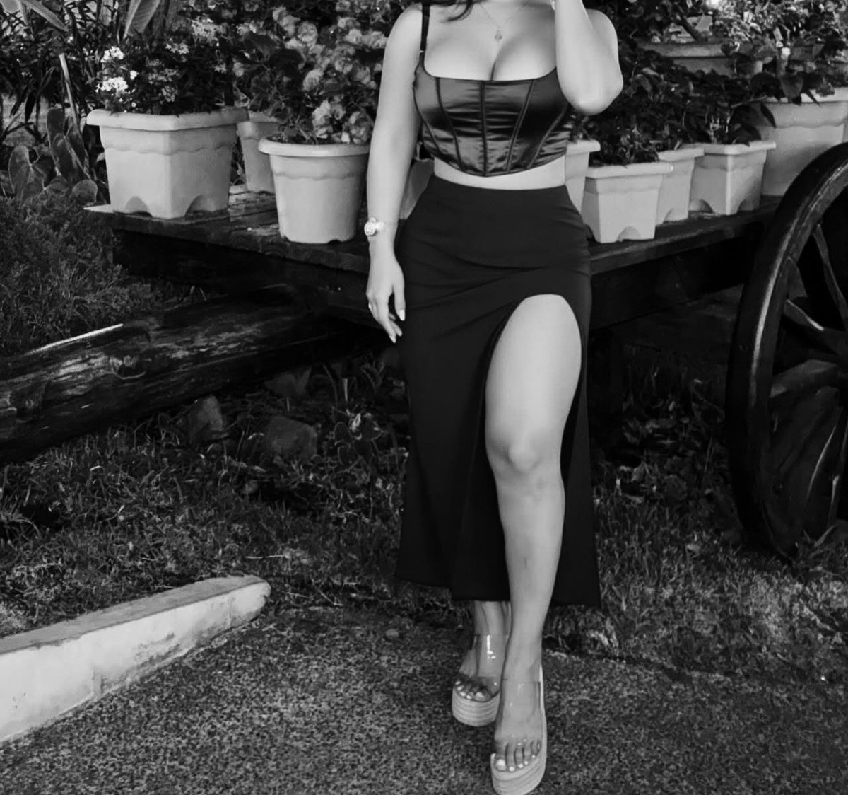 Hotwife tweet media