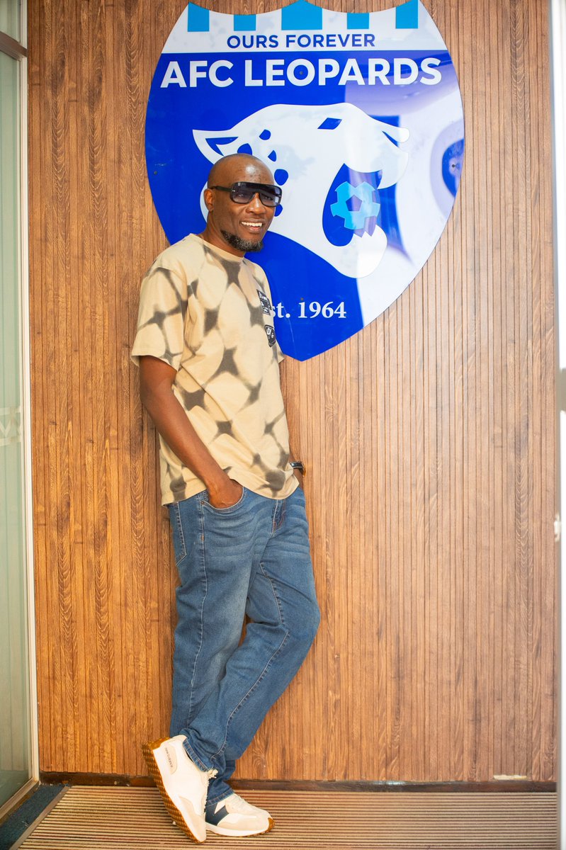 AFCLeopards's tweet photo. @daddyowenmusic thanks for coming....

#𝐈𝐧𝐠𝐰𝐞𝐍𝐚𝐁𝐞𝐭𝐢𝐤𝐚 | #𝐎𝐮𝐫𝐬𝐅𝐨𝐫𝐞𝐯𝐞𝐫 | #𝐘𝐚𝐌𝐚𝐭𝐞𝐫𝐞 https://t.co/FXP4CeIy0b