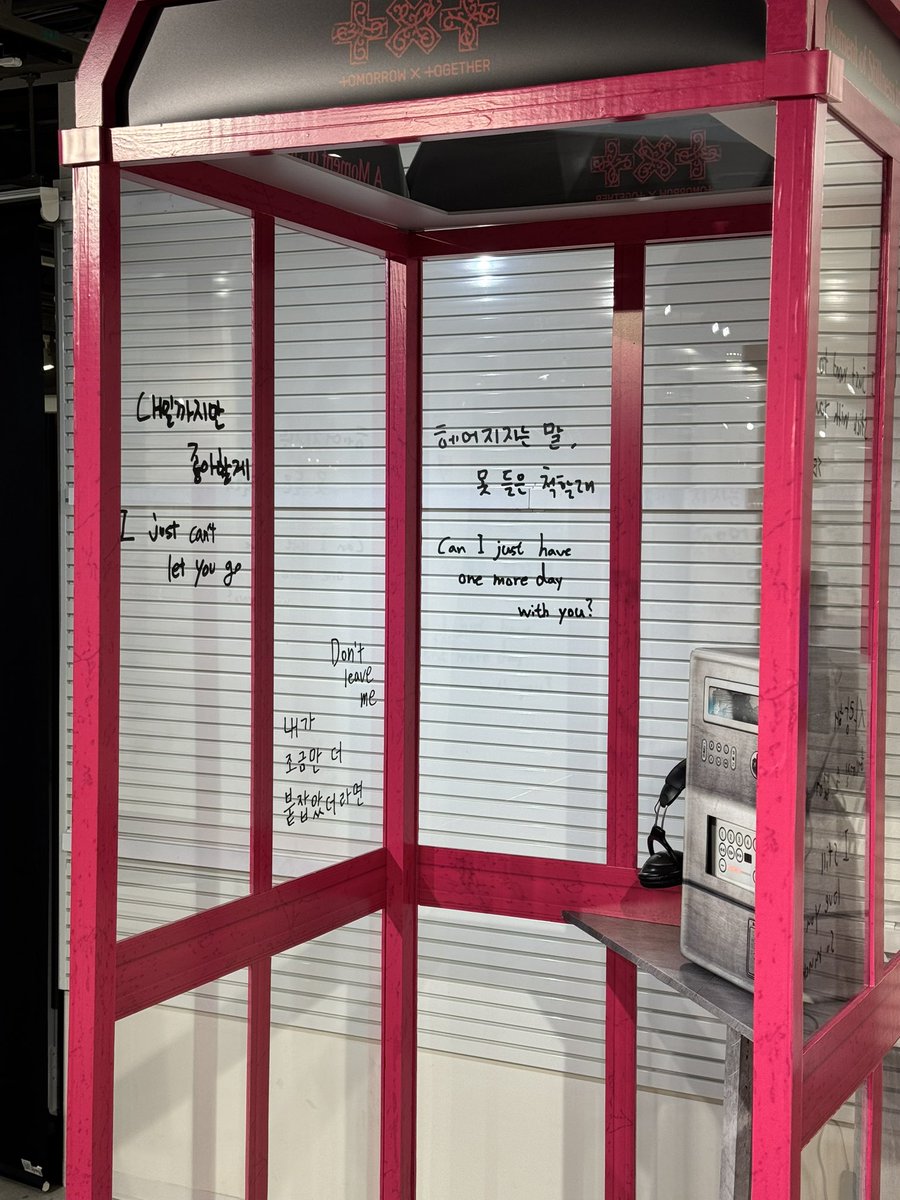 maron0913YJ's tweet image. HMVの電話ボックス行ってきた💕

制限時間2分間で1メンバーあたりは３０秒間くらいだそう
日本語だった✨（ヨンジュン声小さめ😅〉
写真も撮りたかったら２人聞けるかどうかでバタバタ💦
私はヨンジュン聞いてスビンの半分くらいで終了😅

#HMV
#TXT
#A_Moment_of_Stillness_in_the_Thorns