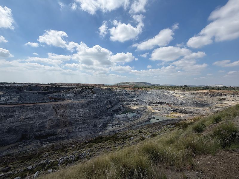 Mining_Online's tweet image. #TharisaMinerals has officially commenced the next phase of its mining journey with the inaugural blast at its underground project on Tuesday, 31 March 2026. 

africanmining.co.za/2026/04/14/cem…

#AfricanMining #TharisaMine #UndergroundMineDevelopment #CementationAfrica