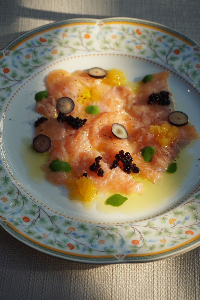 chefFredi79's tweet photo. A bold harmony of flavors: fresh fish crudo elevated with a creamy garlic touch, complemented by the subtle sweetness of blueberries and a vibrant citrus vinaigrette. A delicate balance of freshness, flavor, and elegance. ✨ https://t.co/xMjHOwPd2S