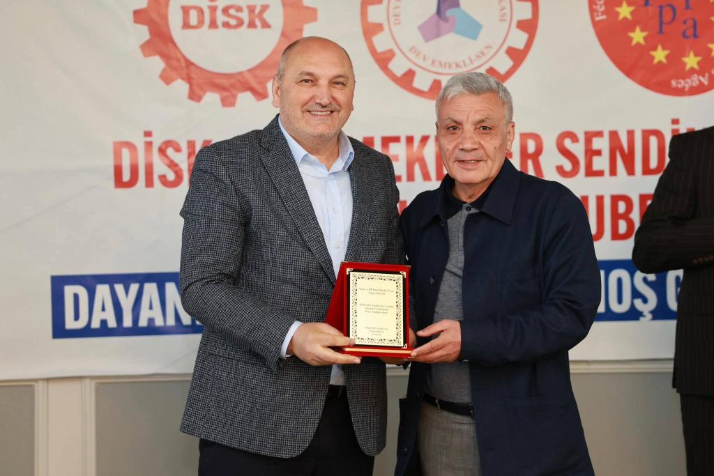 EmekliIstanbul's tweet photo. Dev Emekli Sen Küçükçekmece Şubemizin düzenlediği başarılı ve çoşkulu ETKİNLİĞİ düzenleyen Şube başkanı, yönetimi ve üyelerine, Konfederasyonmuz genel başkanı Sn. Arzu Çerkezoğlu" na Sn. Küçükçekmece Belediye başkanı Kemal Çebi" ye, Partilerin ve STK temsilcilerine teşekkürler. https://t.co/roojRbm58D