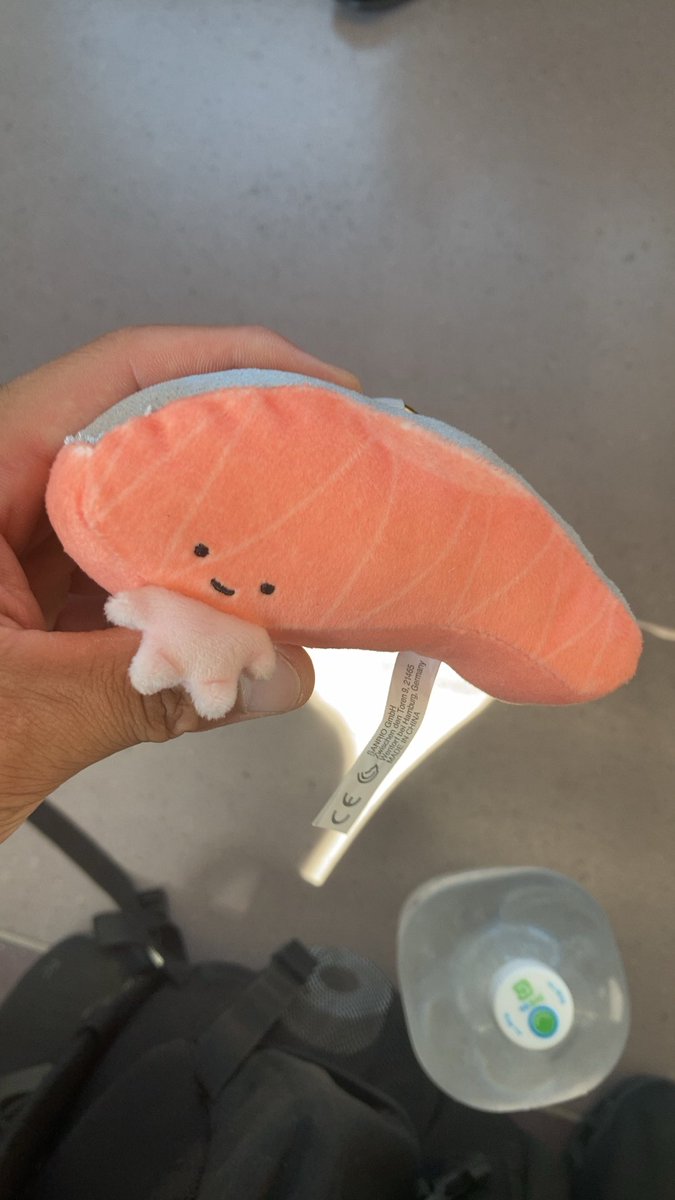 Shoto_workout's tweet photo. おれの相棒。
リュックに付けていつも一緒🐟 https://t.co/QZ1QiVg8qw