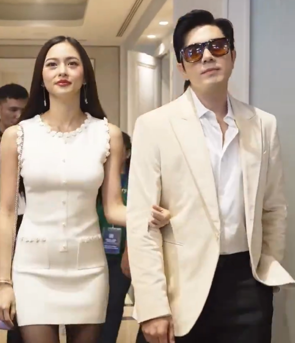 claa1ree's tweet image. ang bango bango nila tingan as in like hindi talaga sila dugyot na couple lol gets nyo ba ako?hahahahaha

#KimPau #KimChiu #PauloAvelino