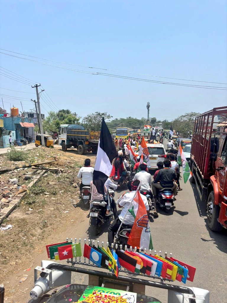 श्रीपेरंबदूर विधानसभा क्षेत्र में चुनाव प्रचार के दौरान अपार जनसमर्थन मिला। 

इस दौरान  तमिलनाडु कांग्रेस कमेटी के अध्यक्ष एवं विधायक श्री के. सेल्वपेरुन्थगई (पीसीसी तमिलनाडु), तमिलनाडु सरकार के माननीय उद्योग मंत्री श्री टी. एम. अनबरासन एवं कर्नाटक के एमएलसी श्री वेंकटेश जी