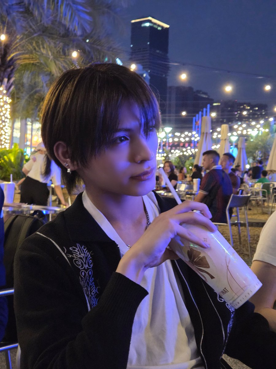 ALL(H)OURS tweet media