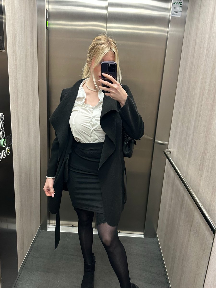 Misstyaxo's tweet image. Meet in the Elevator 
#officecrush #secretary #officelife