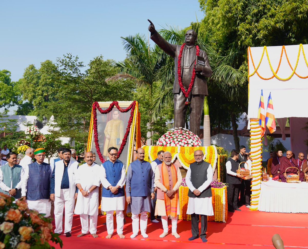 Daf_mosje's tweet photo. Also present: HMSJE &amp; Chairman, DAF, Dr. Virendra Kumar,  Hon'ble MoS  Shri Ramdas Athawale &amp; Shri B. L. Verma with other dignitaries, Nation remembers the Chief Architect of the Constitution &amp; a champion of equality, justice &amp; fraternity. https://t.co/2eYfVC05Cj
