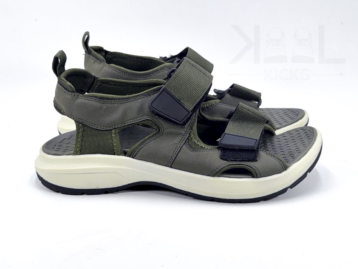 KuuLKicks_GH's tweet image. Marks and Spencer Sports Sandals 

📌 Condition: Thrift / Gently Used (10/10)

👟 Size: US 10 -  UK 9 -  EU 44

🏷️ Price: 280 GH¢ 

📱 Call or WhatsApp: 0530511705

#thrift #thrifting #thrifted  #thriftstorefinds #shoesforsale